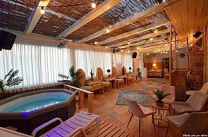 המרפסת הלבנה