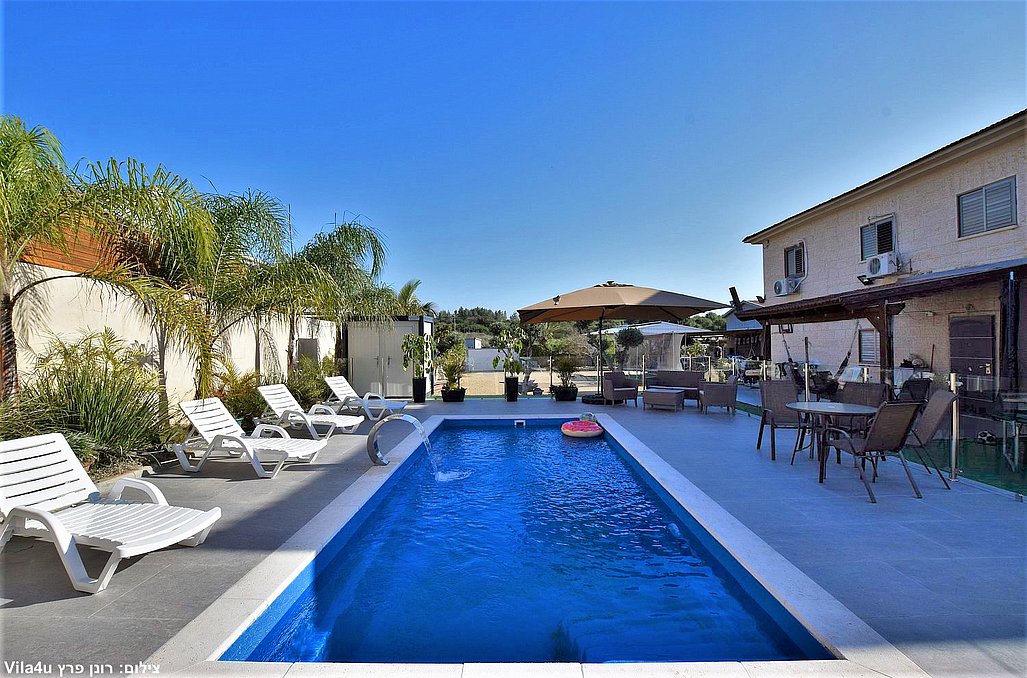 החצר של דוד - מתחם אירועים עם בריכת שחייה
