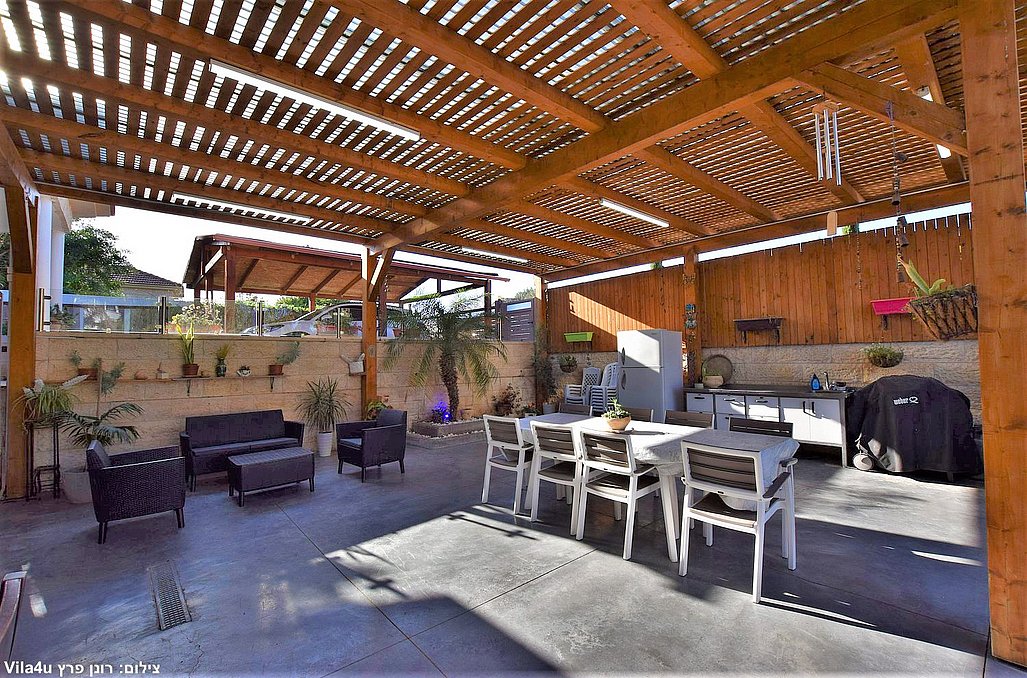 החצר של דוד - מתחם אירועים עם בריכת שחייה