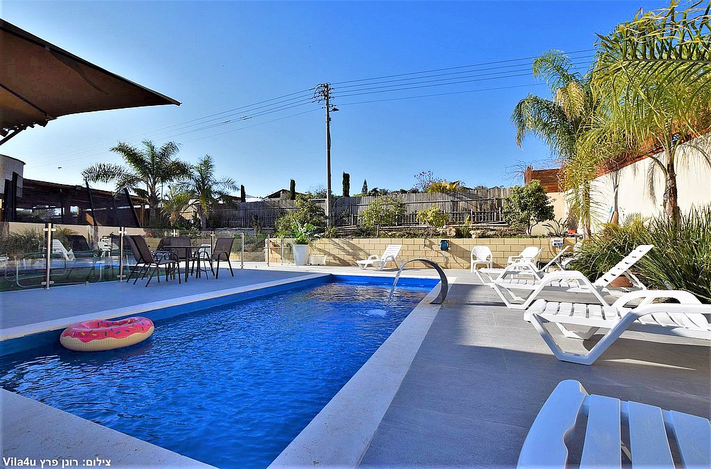החצר של דוד - מתחם אירועים עם בריכת שחייה