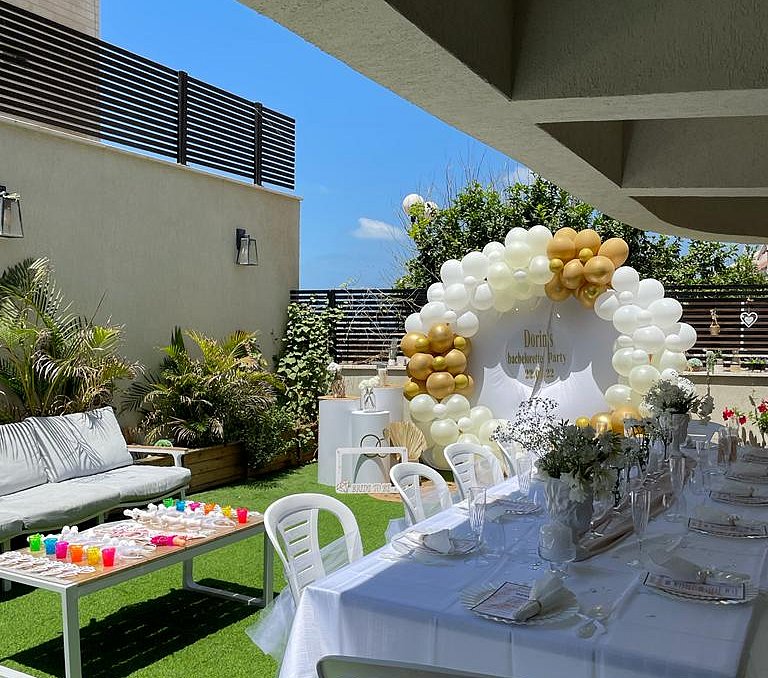 החצר בטיילת - מתחם אירועים על הים