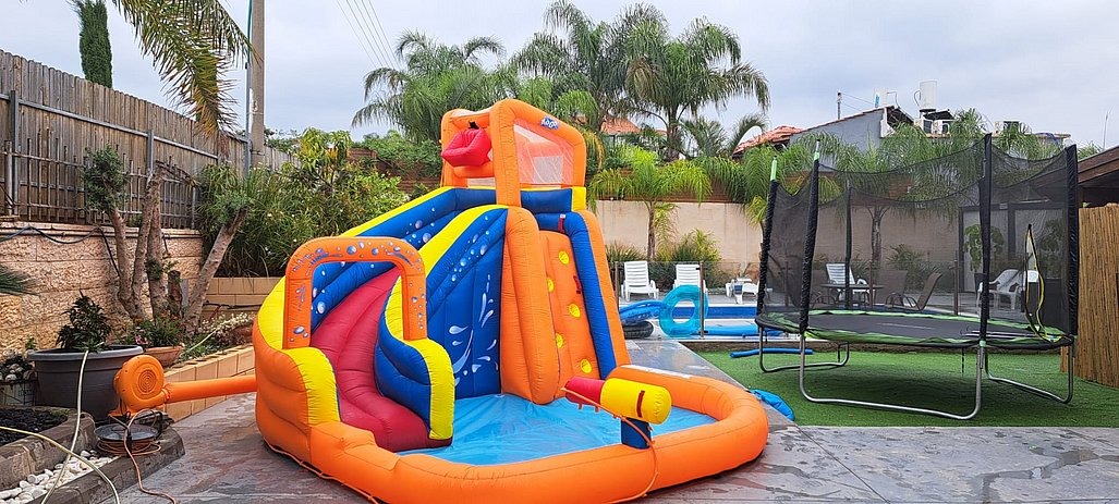 החצר של דוד - מתחם אירועים עם בריכת שחייה