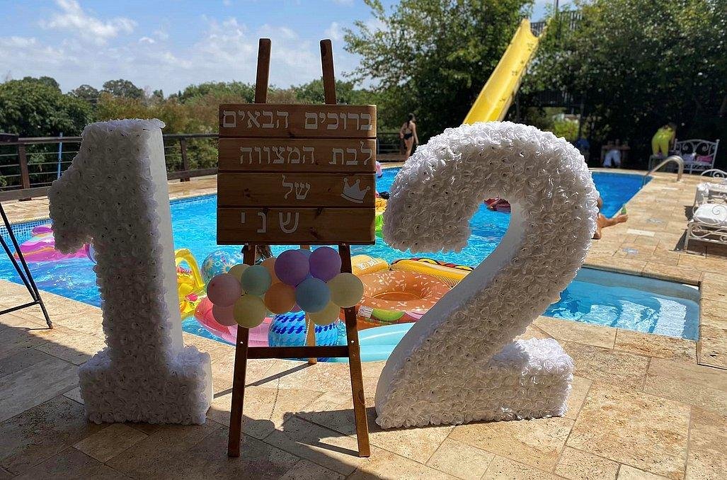 חוגגים בכפר