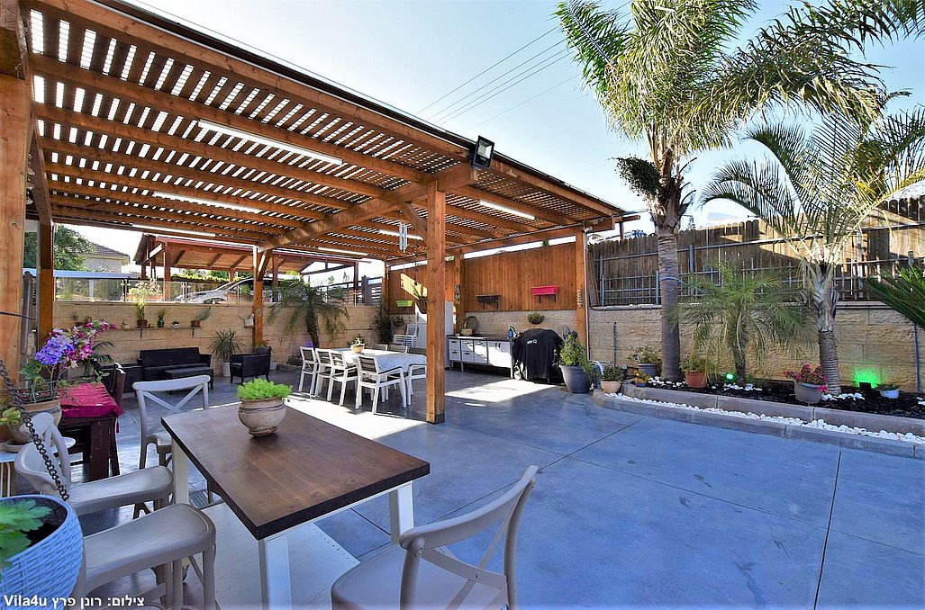 החצר של דוד - מתחם אירועים עם בריכת שחייה