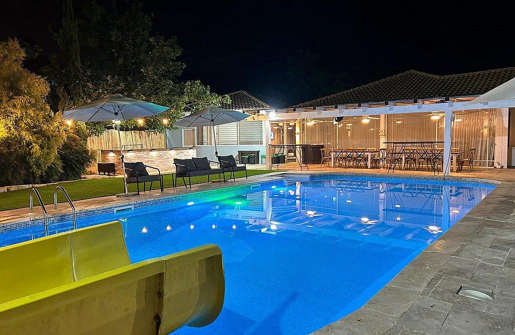 חוגגים בכפר