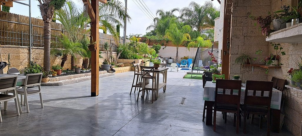 החצר של דוד - מתחם אירועים עם בריכת שחייה