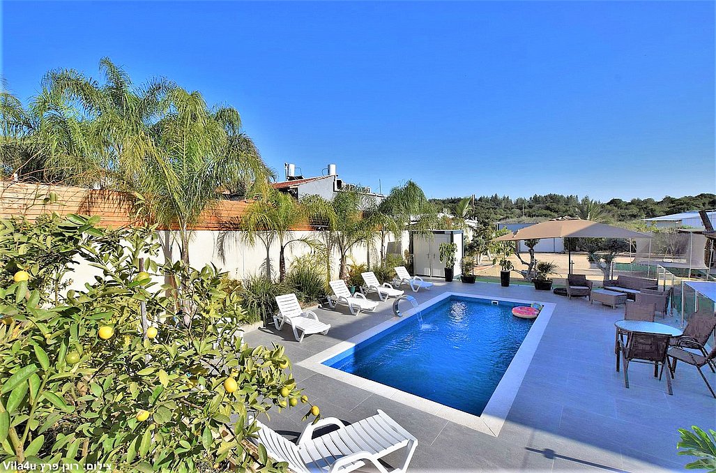 החצר של דוד - מתחם אירועים עם בריכת שחייה