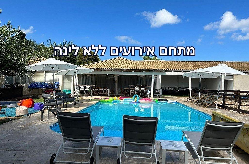 חוגגים בכפר