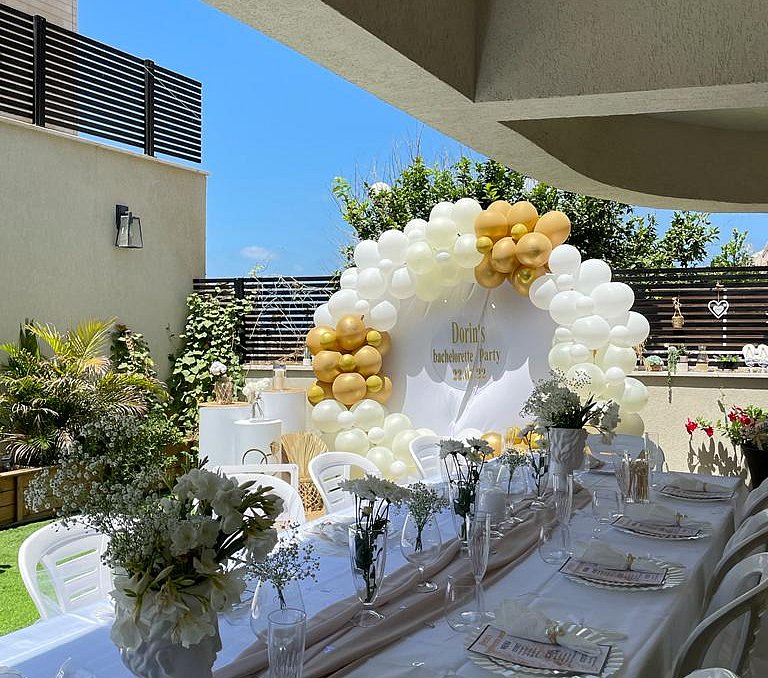 החצר בטיילת - מתחם אירועים על הים