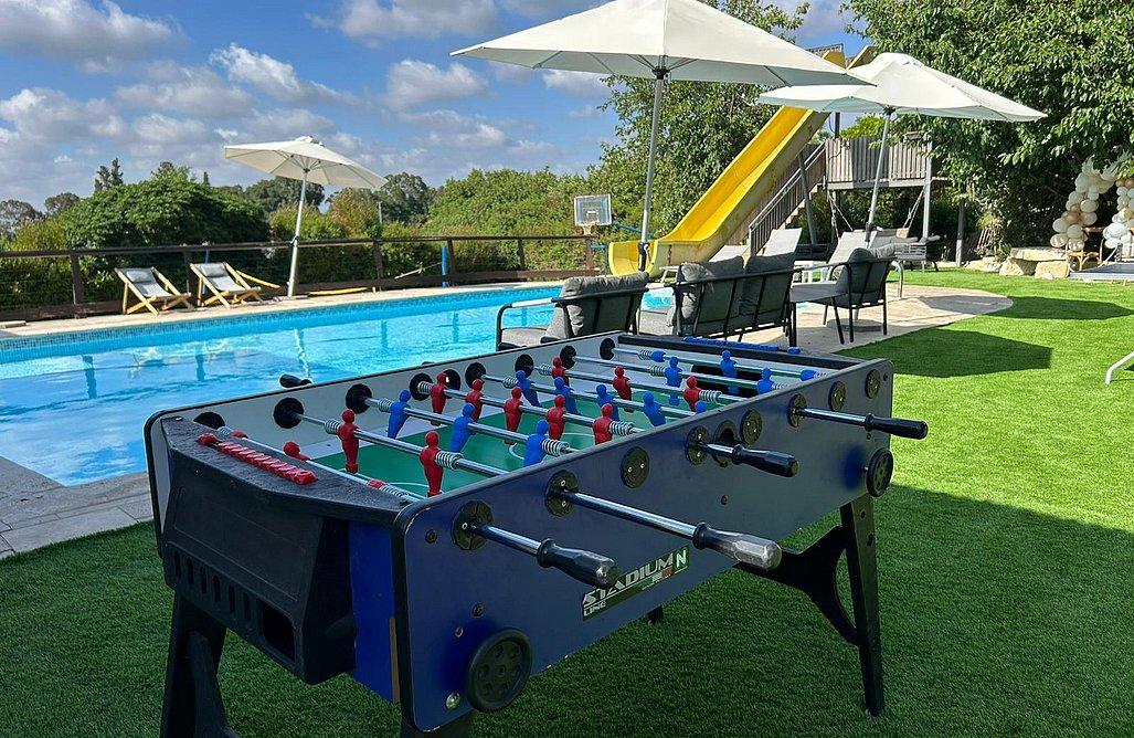 חוגגים בכפר