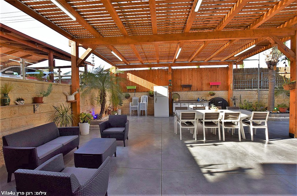 החצר של דוד - מתחם אירועים עם בריכת שחייה