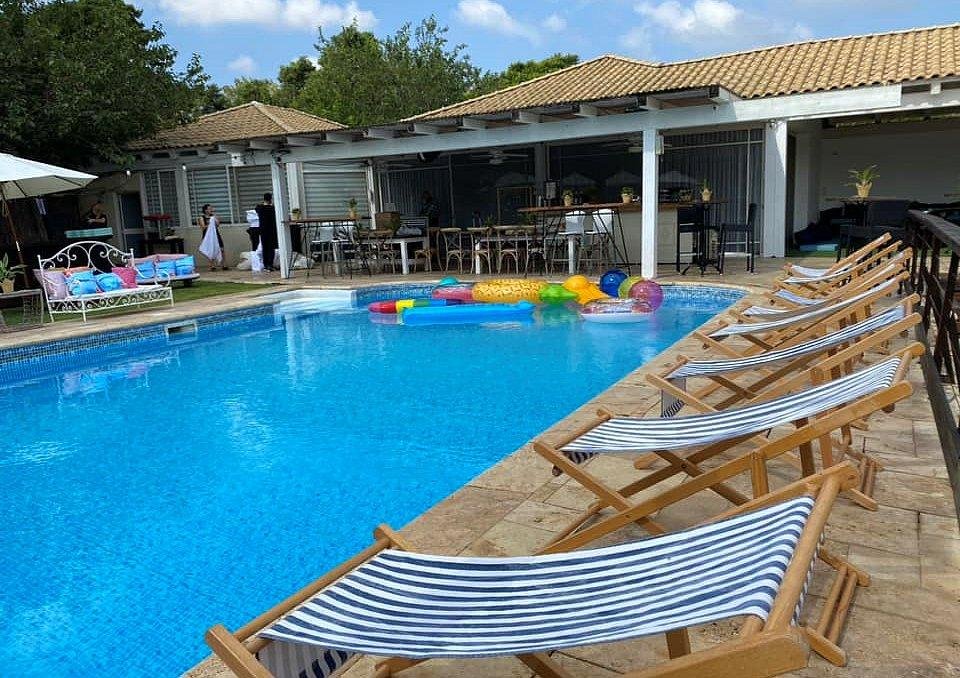 חוגגים בכפר