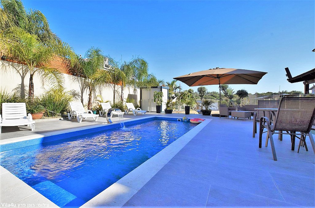 החצר של דוד - מתחם אירועים עם בריכת שחייה