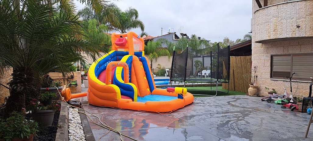 החצר של דוד - מתחם אירועים עם בריכת שחייה