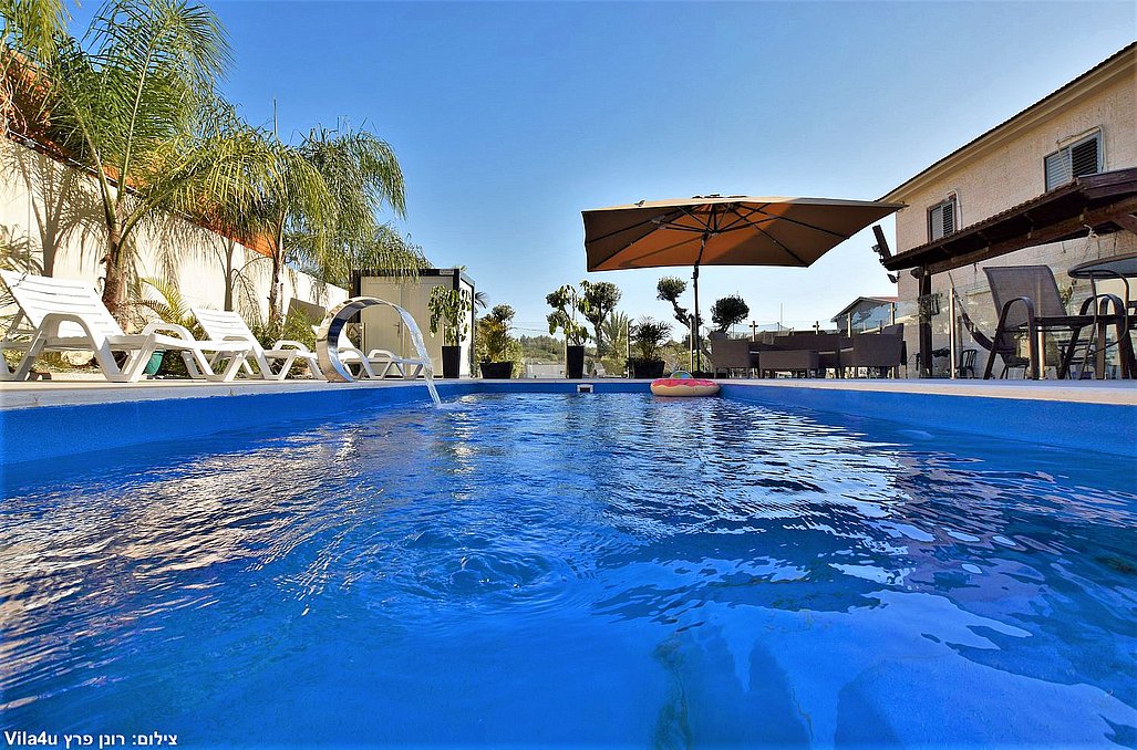 החצר של דוד - מתחם אירועים עם בריכת שחייה