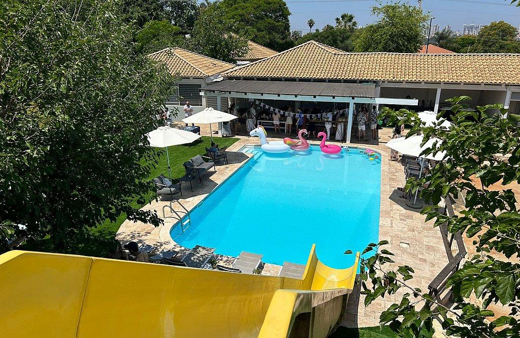 חוגגים בכפר