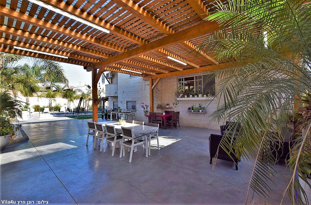 החצר של דוד - מתחם אירועים עם בריכת שחייה