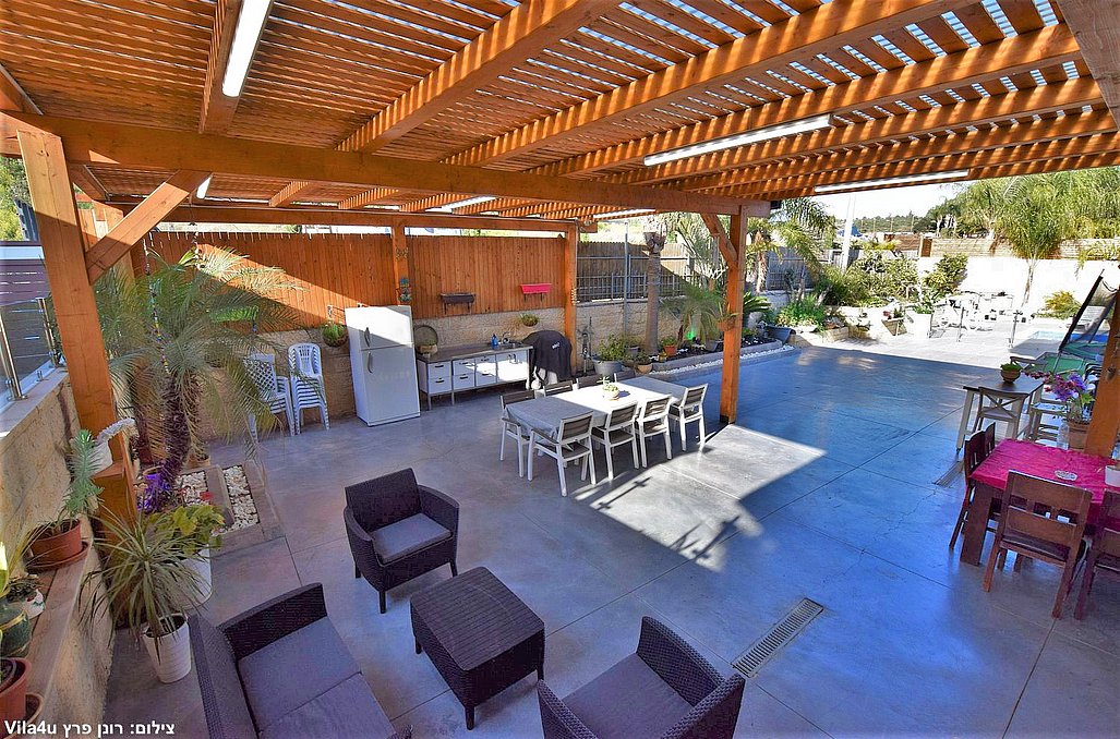 החצר של דוד - מתחם אירועים עם בריכת שחייה